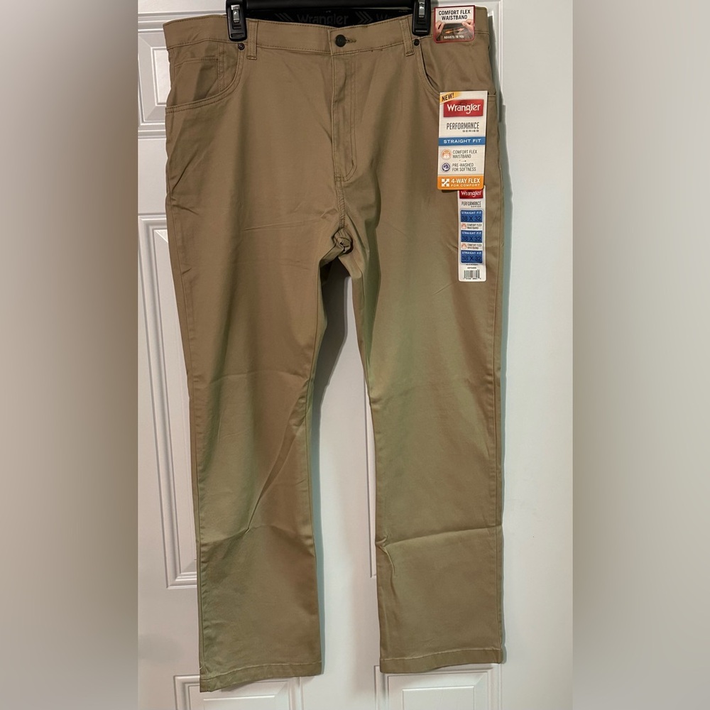 Wrangler Men's Flex Straight Fit Pants 38x32 Solid Tan Flat Front 5-Pocket